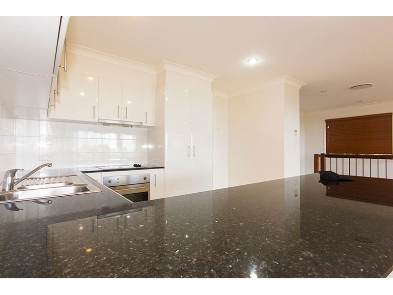 28/2 Ridgeline Way, Highland Park QLD 4211