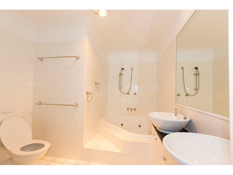 28/2 Ridgeline Way, Highland Park QLD 4211