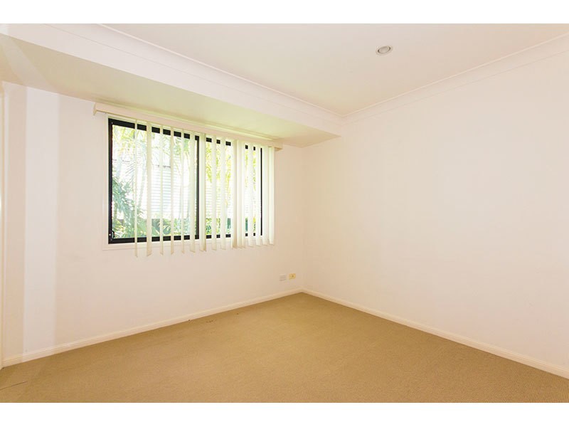 28/2 Ridgeline Way, Highland Park QLD 4211