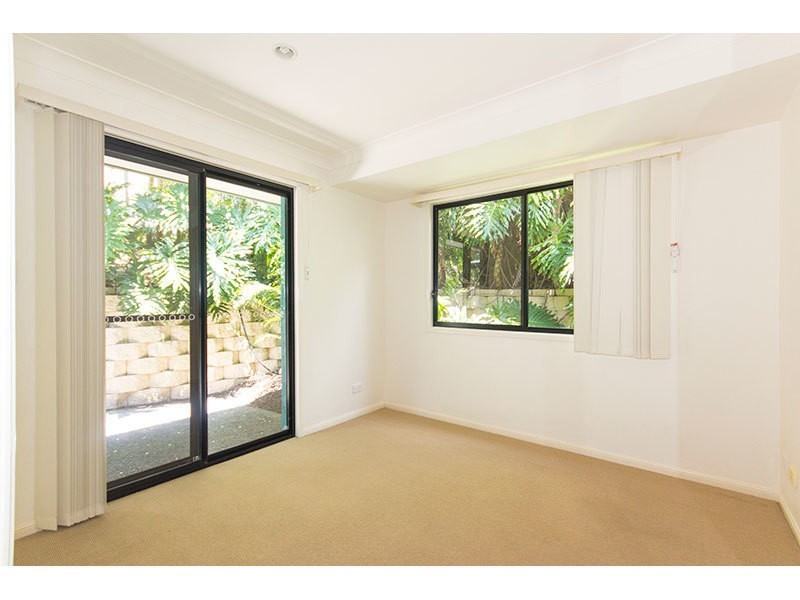 28/2 Ridgeline Way, Highland Park QLD 4211