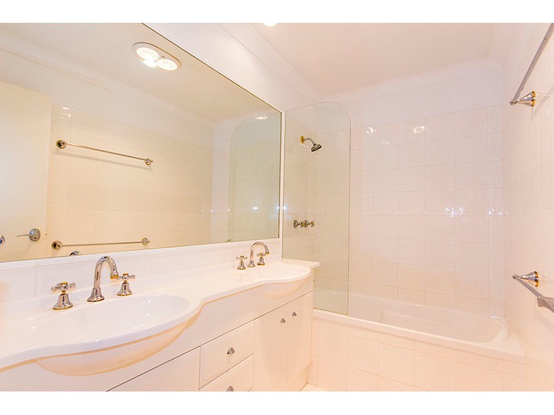 28/2 Ridgeline Way, Highland Park QLD 4211