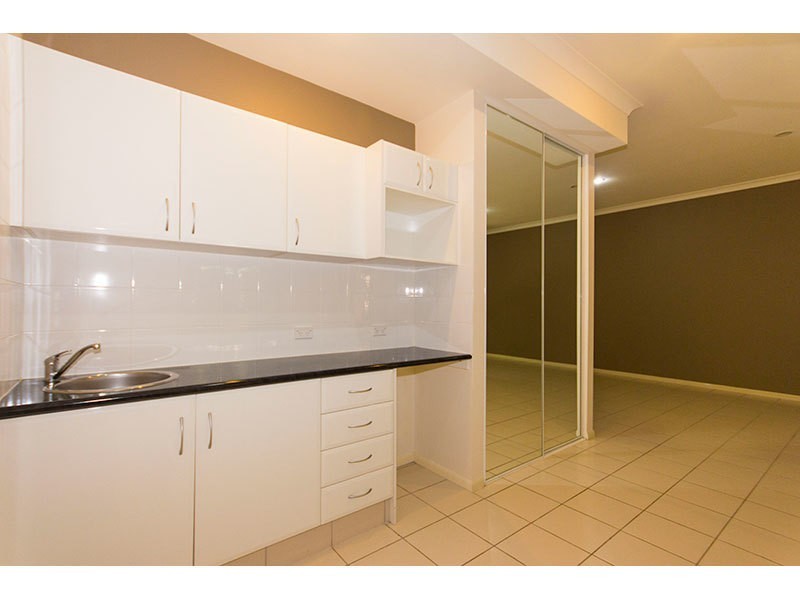 28/2 Ridgeline Way, Highland Park QLD 4211