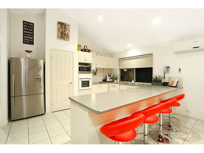 10 Pasture Place, Mount Nathan QLD 4211