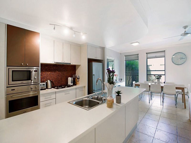 3045 Everglade Avenue, Carrara QLD 4211