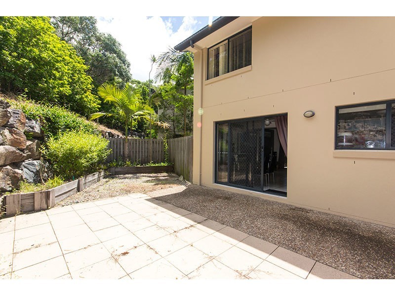 2/20 Paddington Drive, Carrara QLD 4211