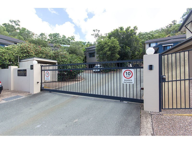 2/20 Paddington Drive, Carrara QLD 4211