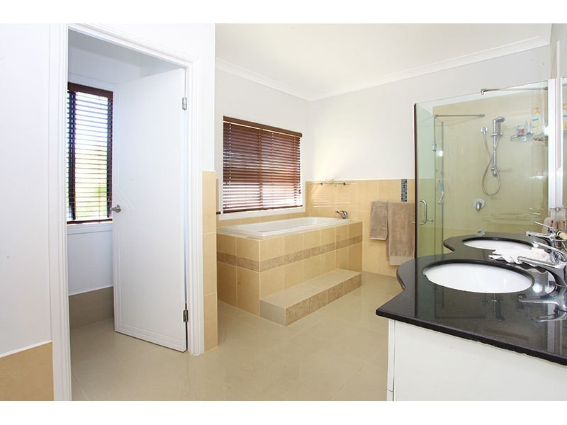 10 Greenacre Way, Maudsland QLD 4210