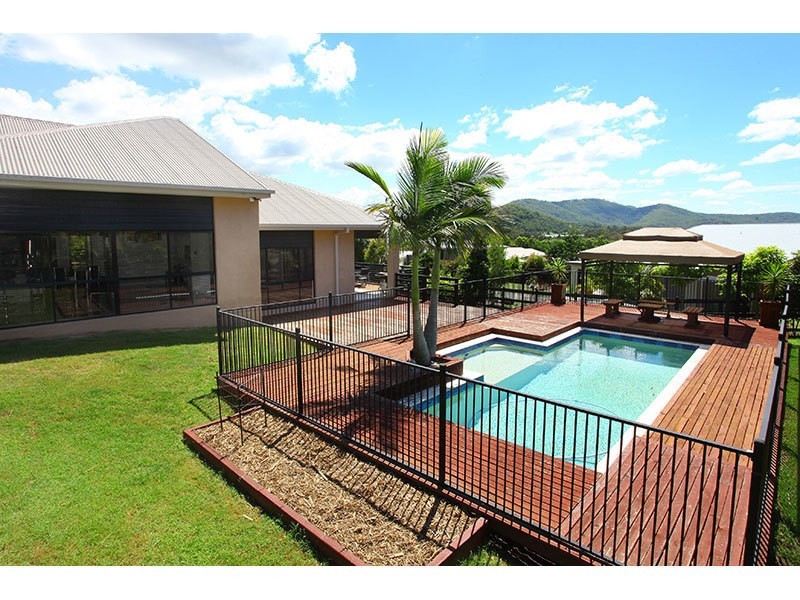 10 Greenacre Way, Maudsland QLD 4210