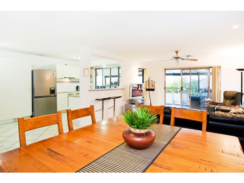 6 Armstrong Way, Highland Park QLD 4211