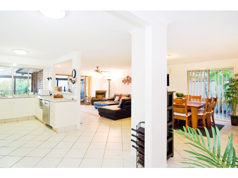 6 Armstrong Way, Highland Park QLD 4211