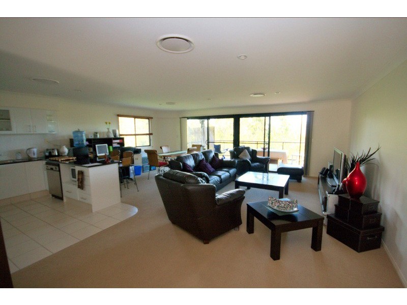 8/2 Ridgeline Way, Highland Park QLD 4211