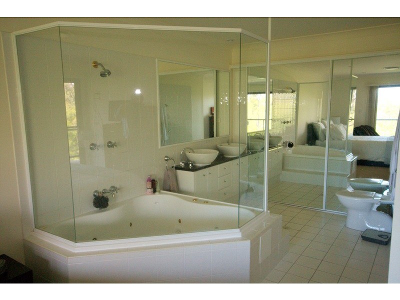 8/2 Ridgeline Way, Highland Park QLD 4211