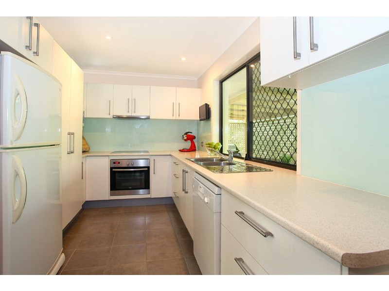 2 Cambridge Court, Carrara QLD 4211