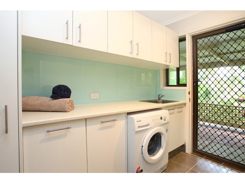 2 Cambridge Court, Carrara QLD 4211