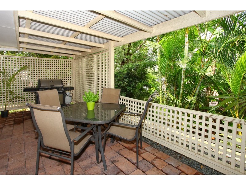 2 Cambridge Court, Carrara QLD 4211