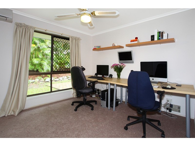 2 Cambridge Court, Carrara QLD 4211