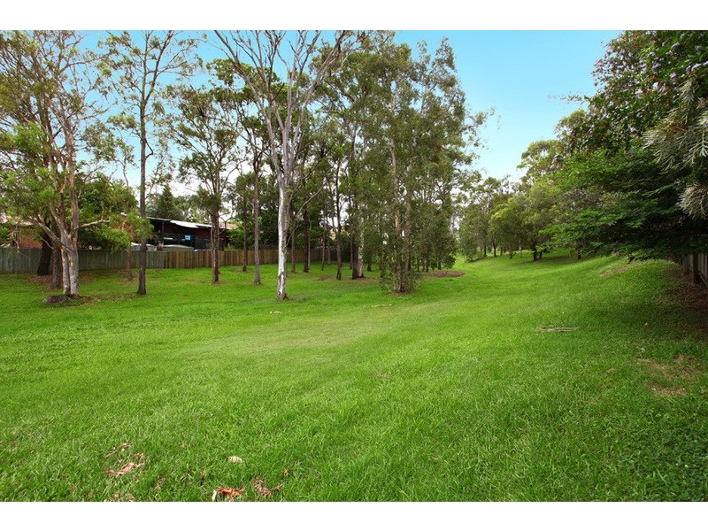 2 Cambridge Court, Carrara QLD 4211