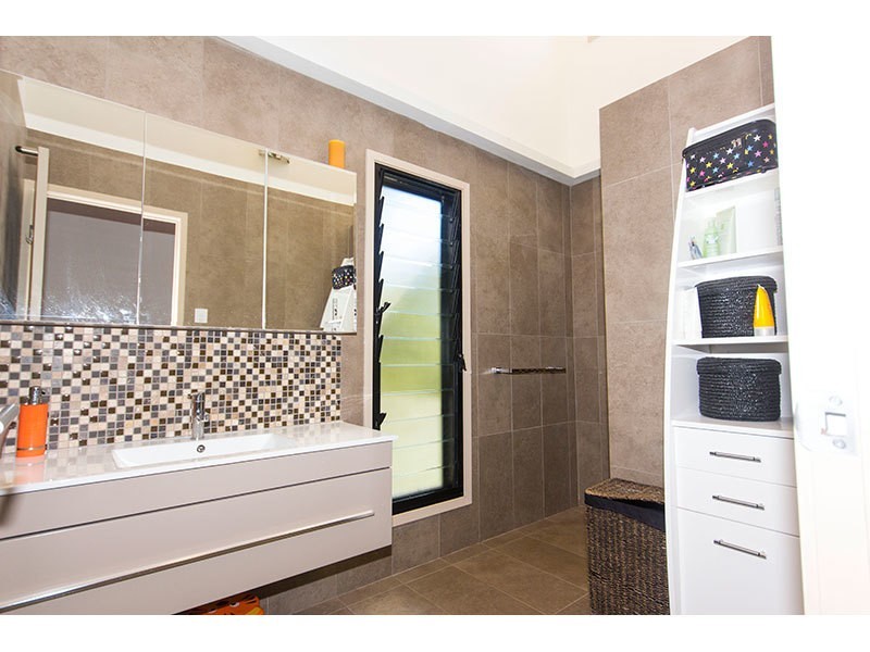 61 Akoonah Drive, Beechmont QLD 4211