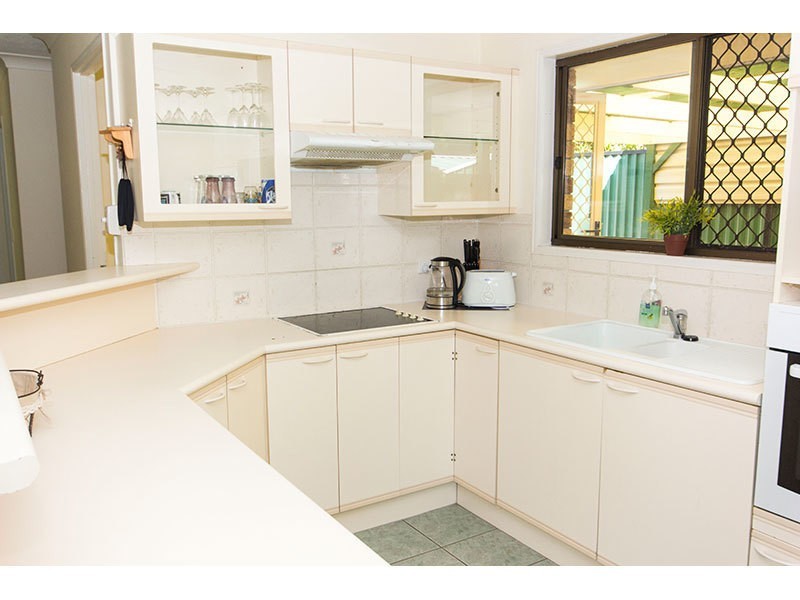 9 Pleasant Court, Carrara QLD 4211