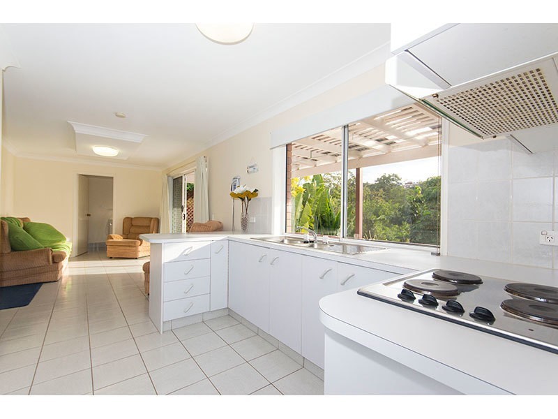 8 Dewar Court, Highland Park QLD 4211