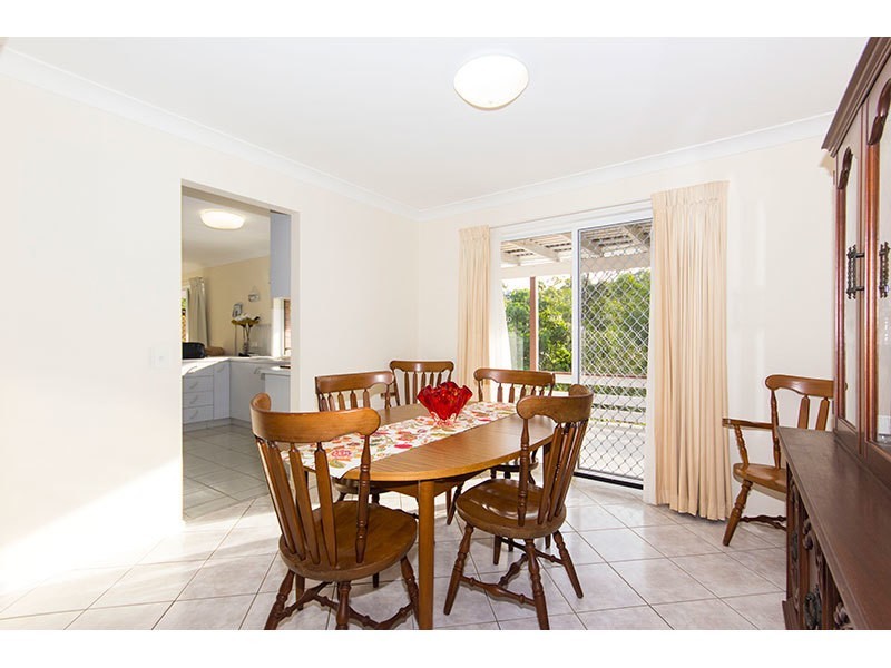 8 Dewar Court, Highland Park QLD 4211