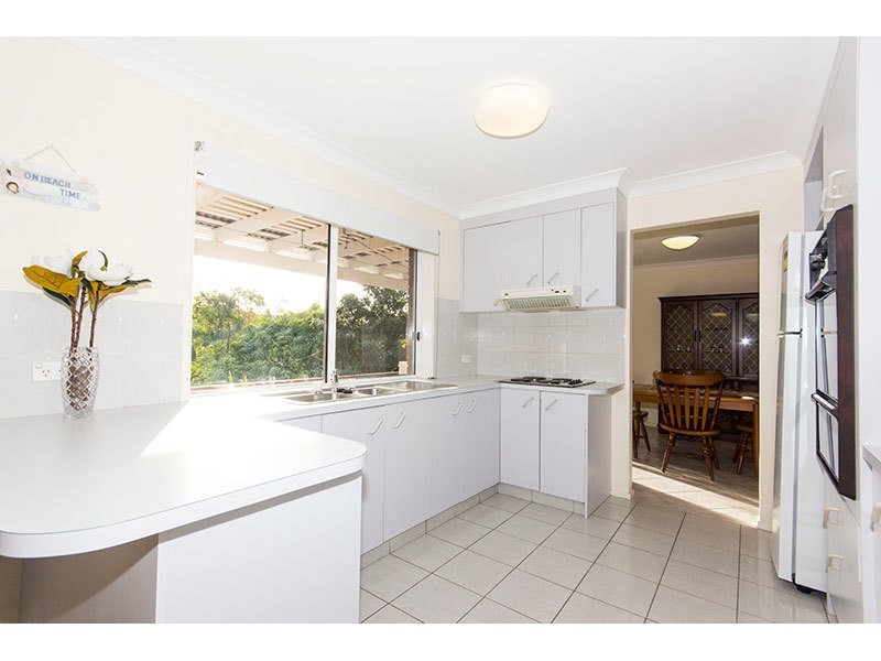 8 Dewar Court, Highland Park QLD 4211