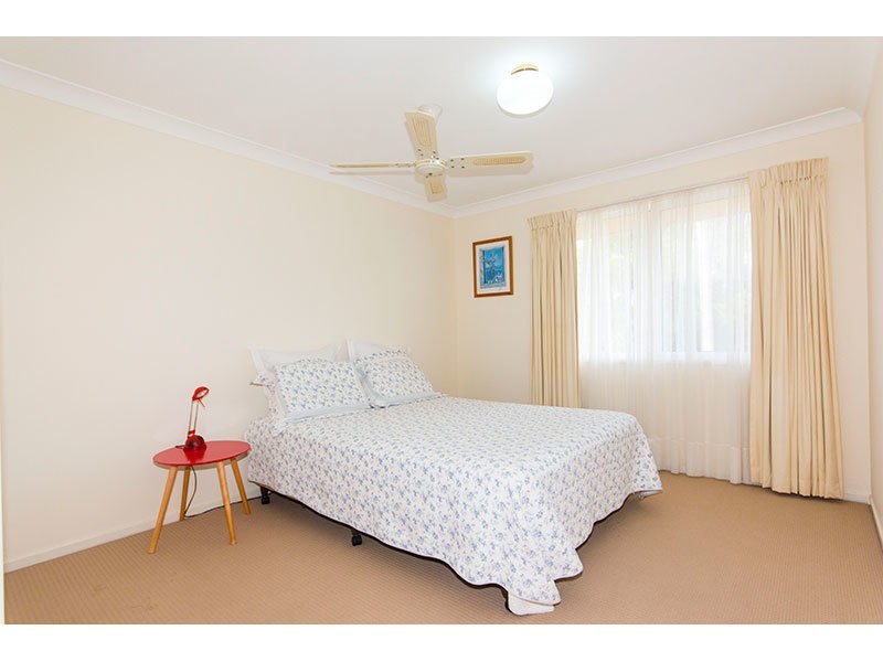 8 Dewar Court, Highland Park QLD 4211