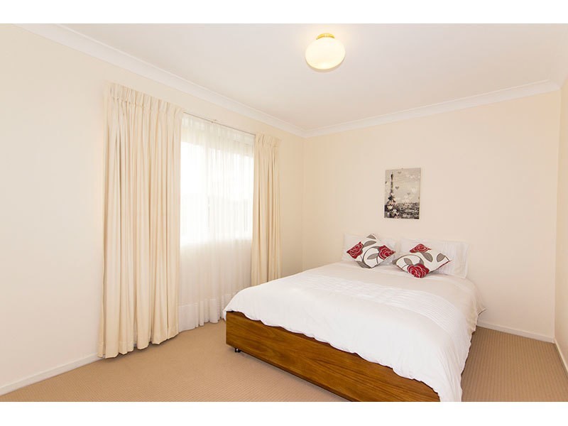 8 Dewar Court, Highland Park QLD 4211