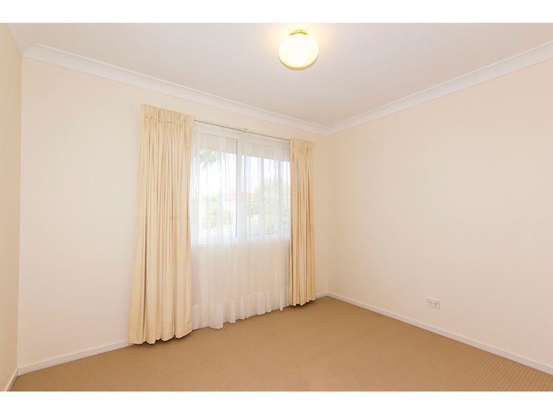 8 Dewar Court, Highland Park QLD 4211