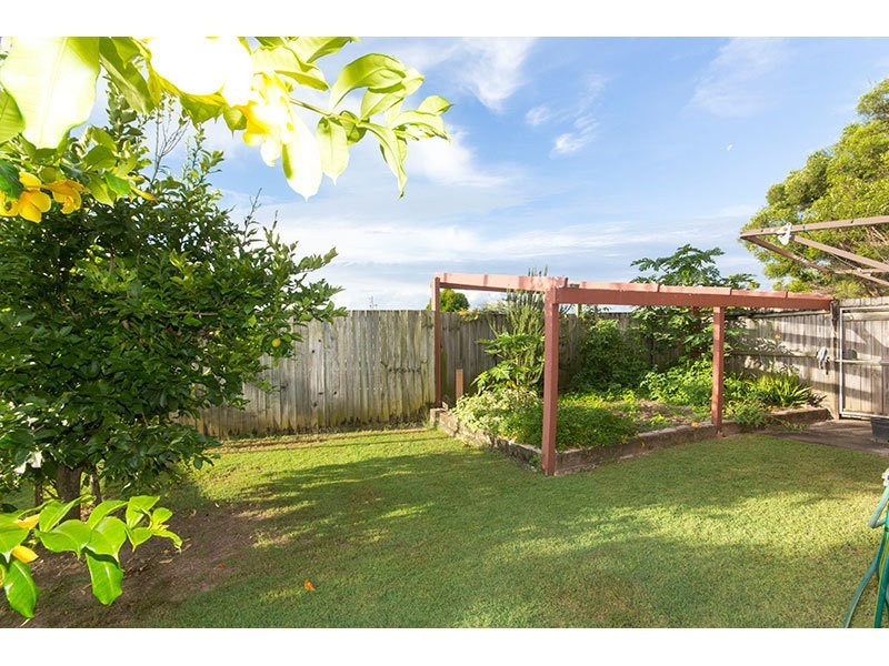 8 Dewar Court, Highland Park QLD 4211