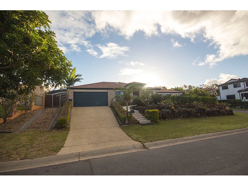 4 Ballah Crescent, Highland Park QLD 4211