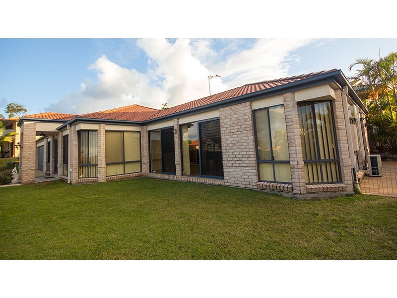 4 Ballah Crescent, Highland Park QLD 4211