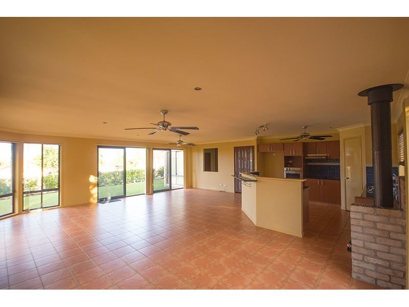 4 Ballah Crescent, Highland Park QLD 4211