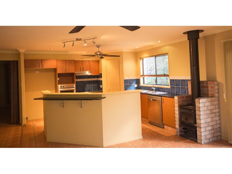 4 Ballah Crescent, Highland Park QLD 4211