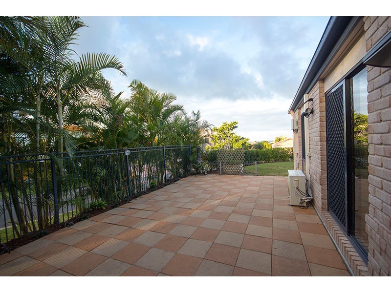 4 Ballah Crescent, Highland Park QLD 4211