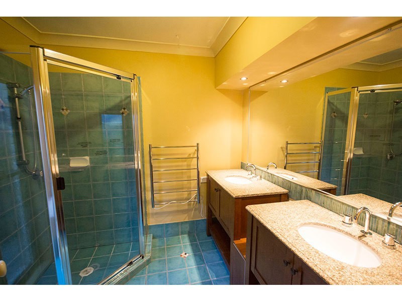 4 Ballah Crescent, Highland Park QLD 4211