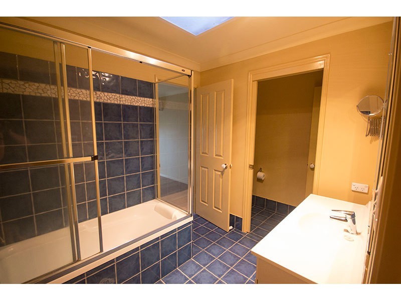 4 Ballah Crescent, Highland Park QLD 4211