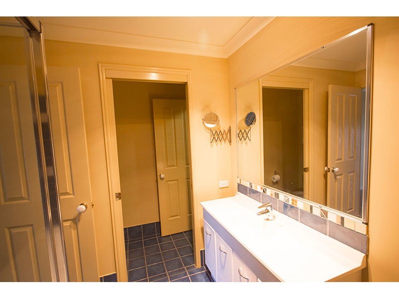 4 Ballah Crescent, Highland Park QLD 4211