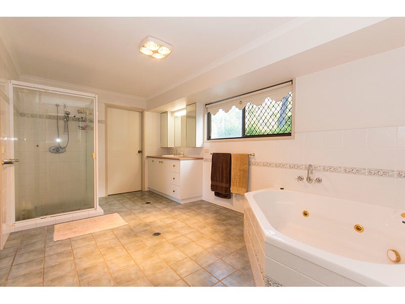 66 Castle Hill Drive Sth, Gaven QLD 4211