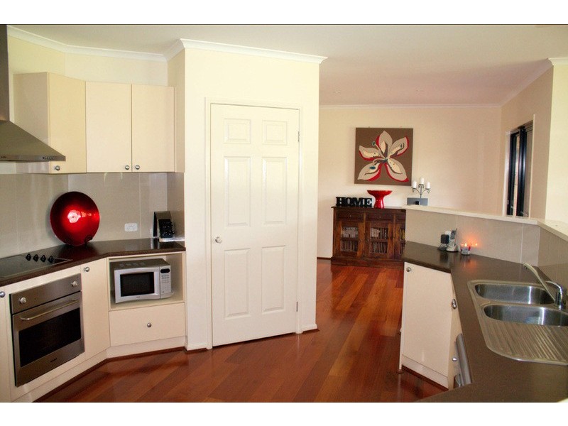 6 Lookout Place, Mount Nathan QLD 4211