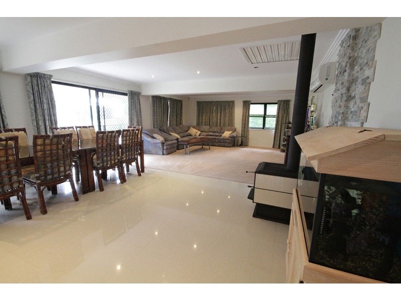 2 Narrabri Court, Gaven QLD 4211