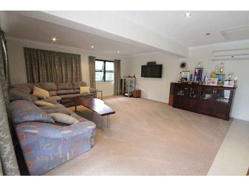 2 Narrabri Court, Gaven QLD 4211