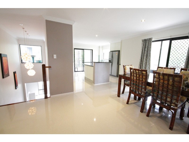 2 Narrabri Court, Gaven QLD 4211