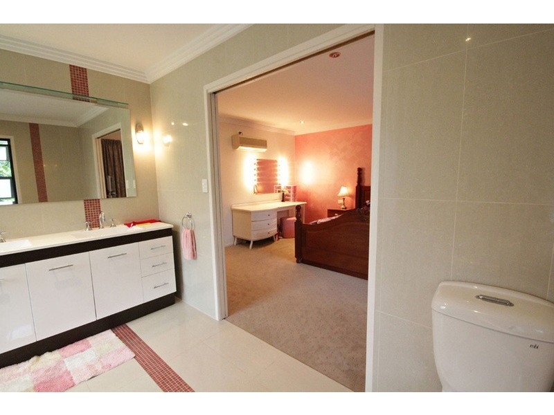 2 Narrabri Court, Gaven QLD 4211