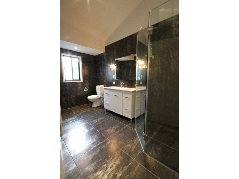 2 Narrabri Court, Gaven QLD 4211