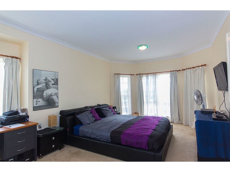 2 Ramada Place, Highland Park QLD 4211