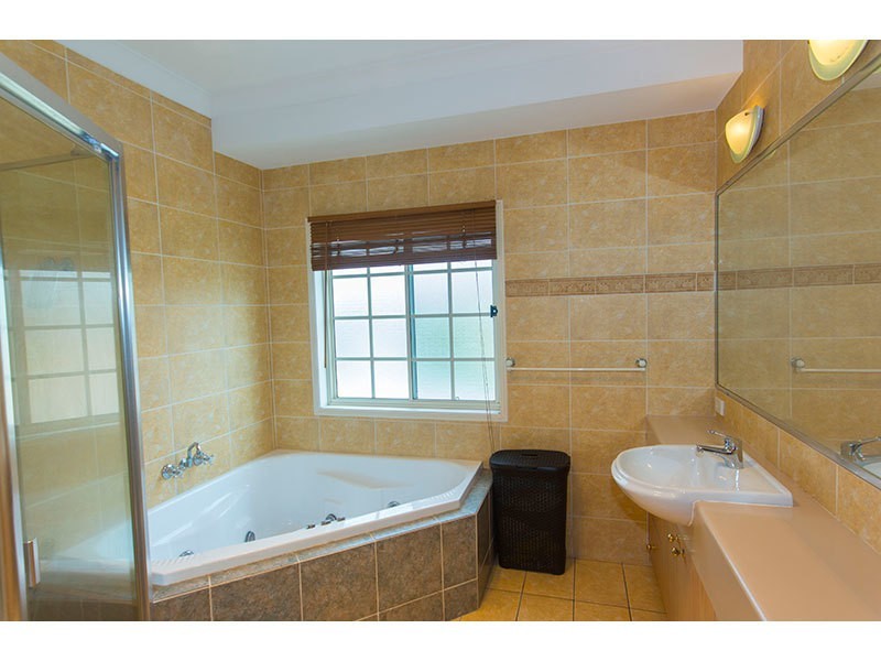 2 Ramada Place, Highland Park QLD 4211