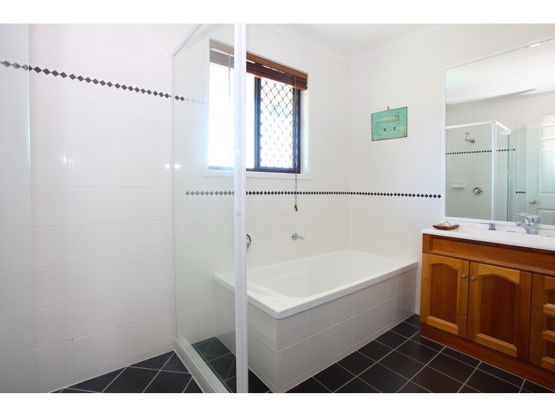 15 Tara Vista Boulevard, Highland Park QLD 4211