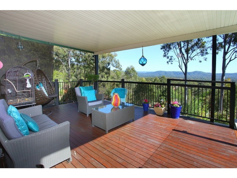 15 Tara Vista Boulevard, Highland Park QLD 4211