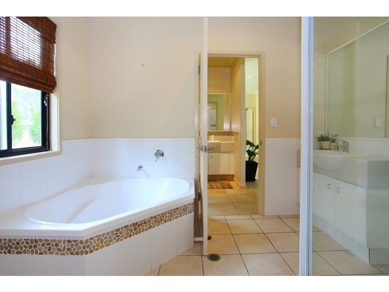 128A Henri Robert Drive, Clagiraba QLD 4211